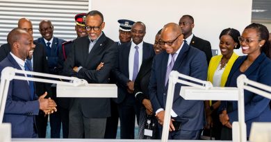 Perezida Kagame yasuye uruganda rukomeye rutunganya diyama muri Botswana