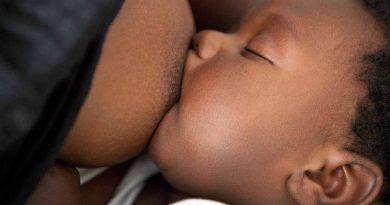 “Kutonsa ni ukwica umwana”: Impuguke n’ababyeyi batunga agatoki abirinda konsa kubera imiterere y’imibiri yabo