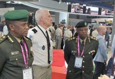 Gen. Nyakarundi yitabiriye imurikagurisha rikomeye ry’ibikoresho bya gisirikare mu Bufaransa