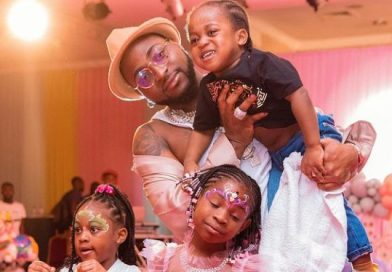 KUBW’INDAMU Z’ABANA BE, DAVIDO YIYEMEJE KWISUBIZA IBYO YASHYIZE MU MABOKO YA SONY MUSIC