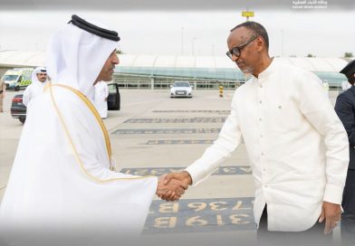 Perezida Kagame yageze i Doha gufata mu mugongo Emir wa Qatar