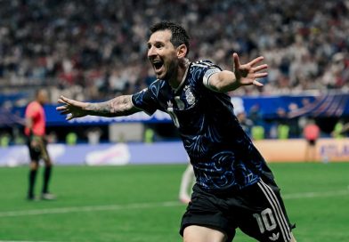 LIONEL MESSI YANDITSE AMATEKA MASHYA MU MUKINO ARGENTINE YASEZEREYEMO ABONGEREZA. LIONEL MESSI YANDITSE AMATEKA MASHYA MU MUKINO ARGENTINE YASEZEREYEMO ABONGEREZA.