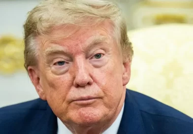 Trump ahagaritse by’agateganyo imisoro mishya ku bicuruzwa bya Canada, avuga ko ibihugu byombi biri hafi kumvikana Trump ahagaritse by’agateganyo imisoro mishya ku bicuruzwa bya Canada, avuga ko ibihugu byombi biri hafi kumvikana