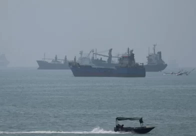 Amerika yarashe ku birindiro bya Iran biri ku kirwa cya Larak hafi ya Hormuz Amerika yarashe ku birindiro bya Iran biri ku kirwa cya Larak hafi ya Hormuz