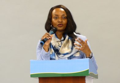 Guverineri wa BNR: Umugore utagera kuri serivisi z’imari ntashobora kwiteza imbere mu buryo burambye